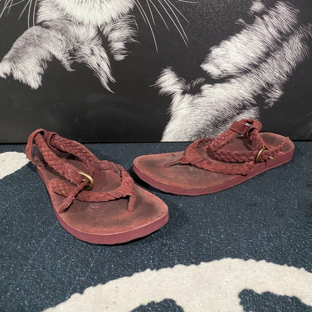 Teva Thong Sandal Women's 9 Red Suede Flat Casual Summer Slip-On Ankle-Strap